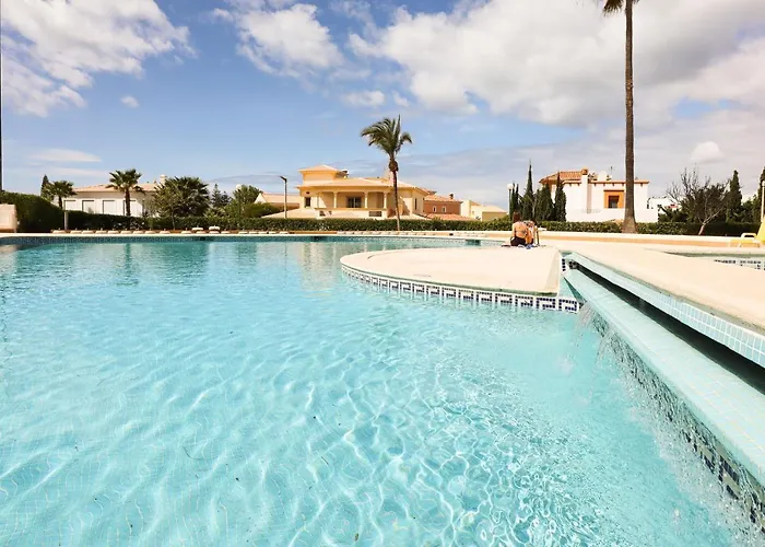 Palmeira Gale - - Pool - By Bedzy 아파트